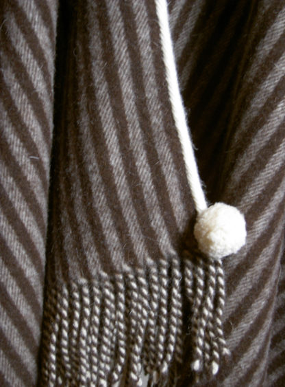 The Horsemans Wool Poncho - Brown Detail