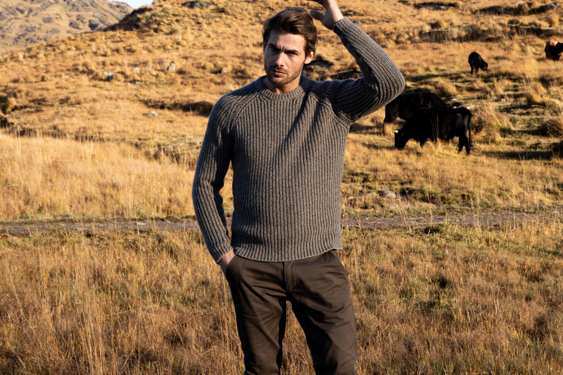 Mens Raglan Crew Neck Ribbed Cashmere and Merino Wool Jumper Clay Charcoal 2